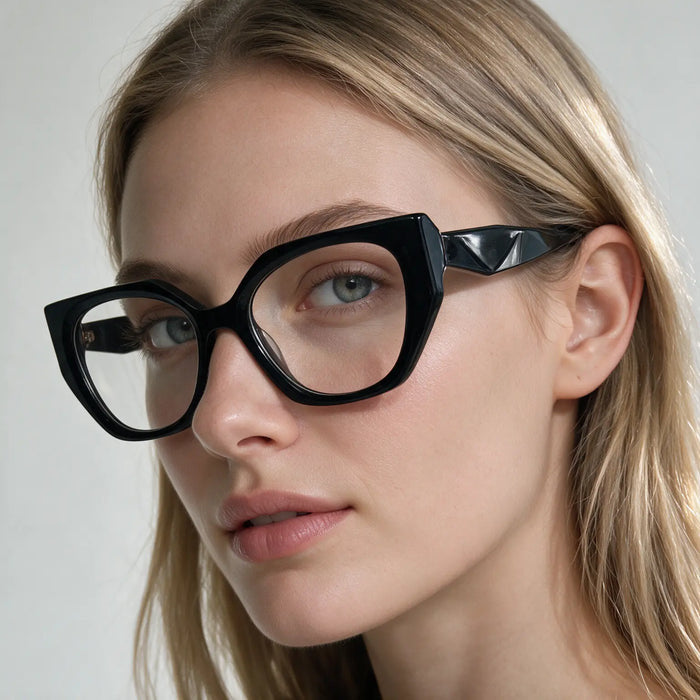 Mujer con montura LIOR de acetato